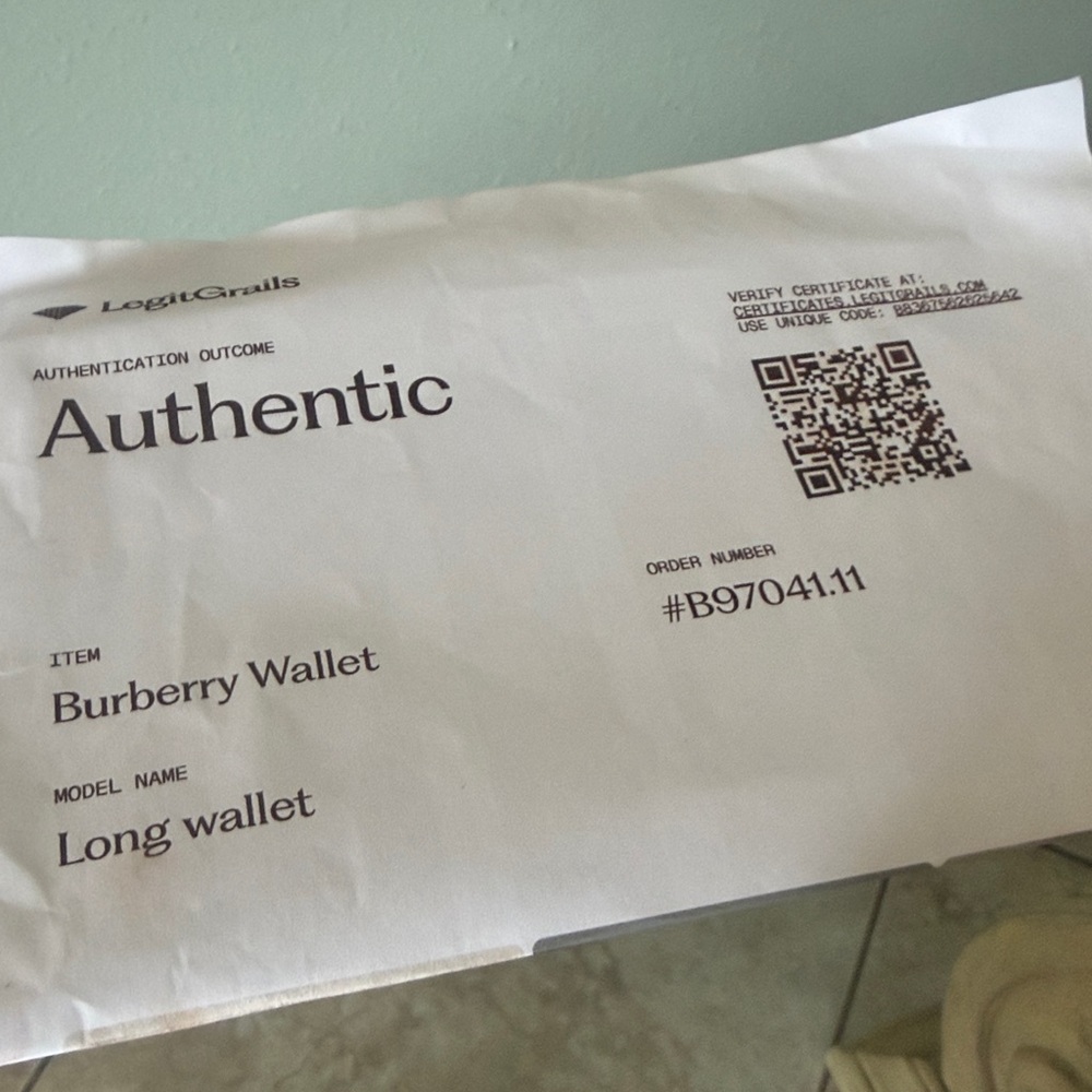 💯 Burberry Beige Check Long Wallet with Black Trim and Red Accents - Picture 10 of 10